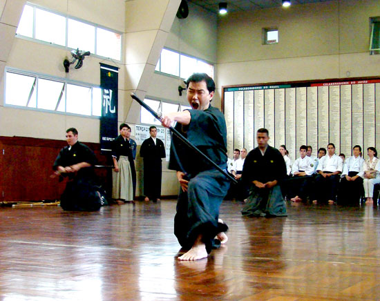 Iaijutsu, Kata com espada de metal, Katana