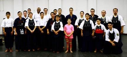 Foto com todos no dojo