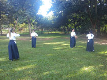 Treino de Niten Ichi Ryu.